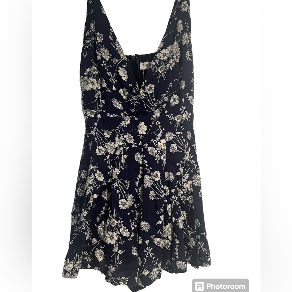 SHOWPO - NWT ROMPER IN NAVY FLORAL